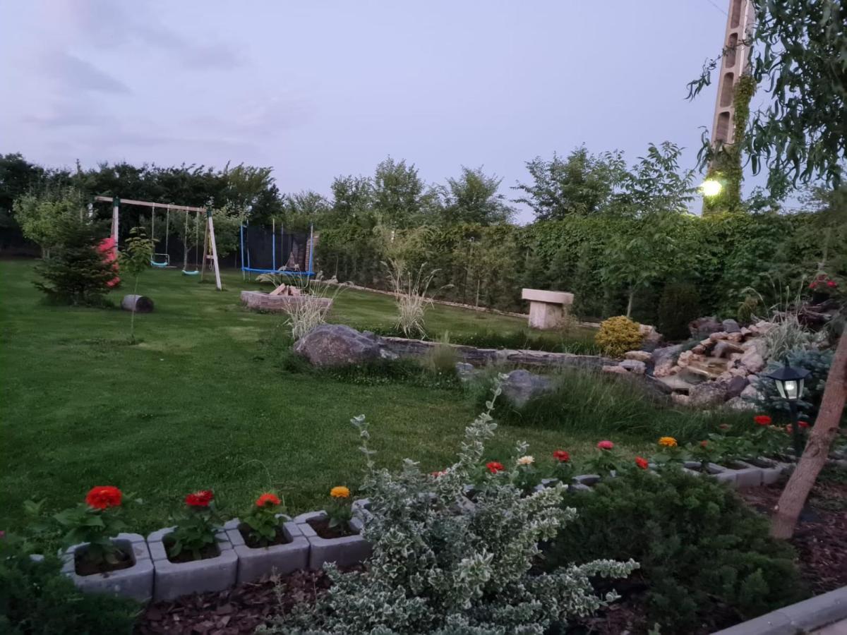 Casa Elis Piscina, Jacuzzy , Sauna, Ciubar Merei Экстерьер фото