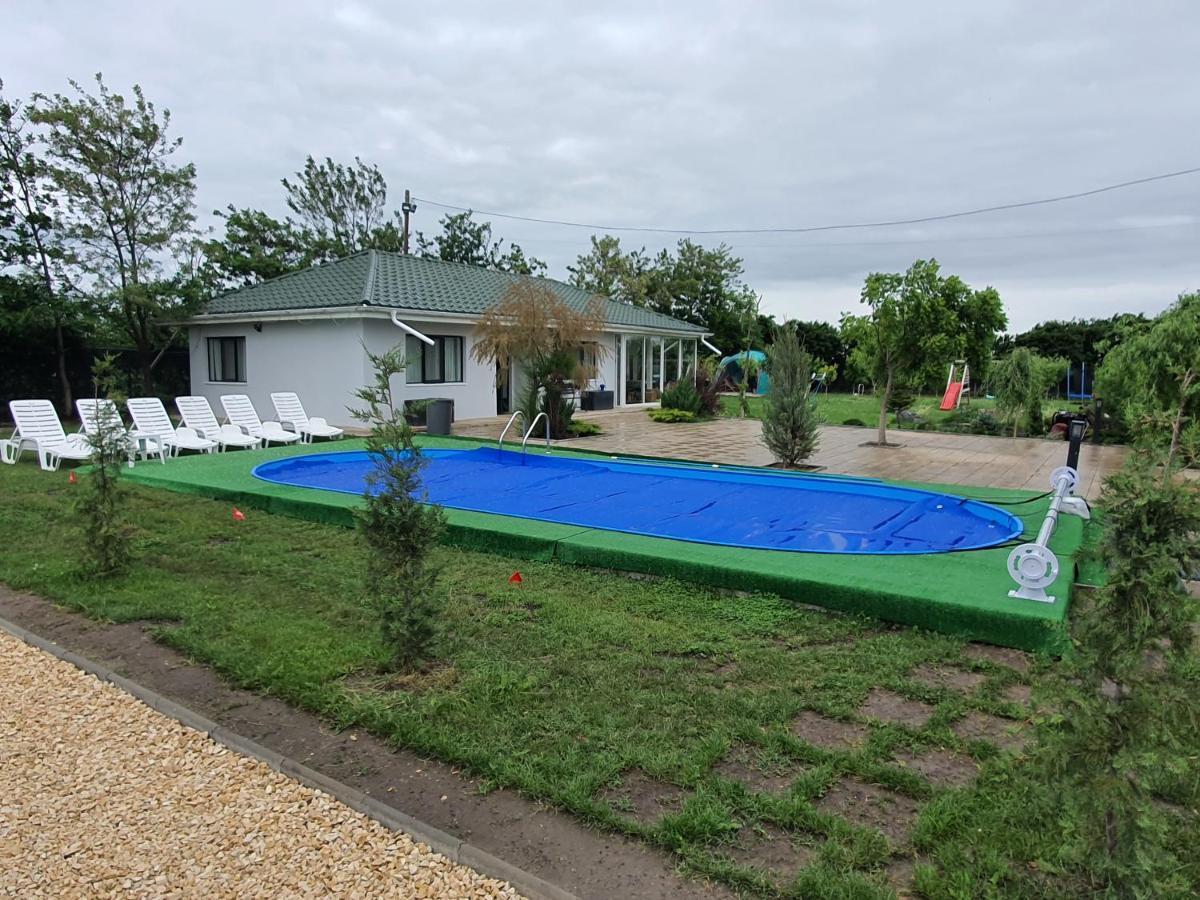 Casa Elis Piscina, Jacuzzy , Sauna, Ciubar Merei Экстерьер фото