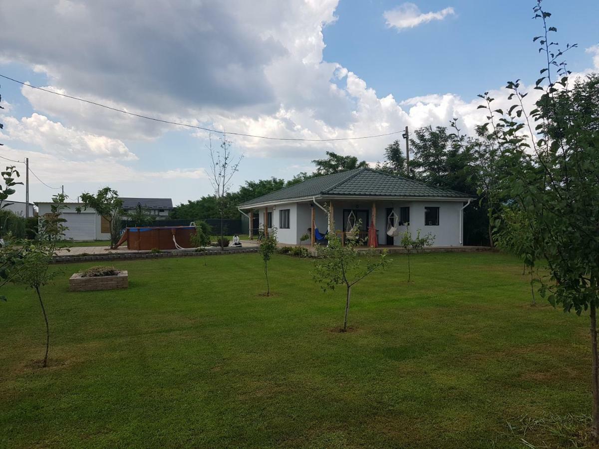 Casa Elis Piscina, Jacuzzy , Sauna, Ciubar Merei Экстерьер фото
